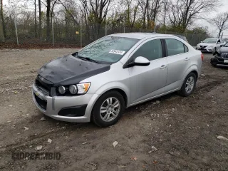 2012 Chevrolet Sonic LT z VIN 1G1JD5SH0C4137101, wystawiony jako Copart lot #80942424 z przebiegiem 57 139 mil mil oraz Czysty tytuł • Clean title. Historia ofert i sprzedaży dostępna na DreamBid. Obrazek 1.