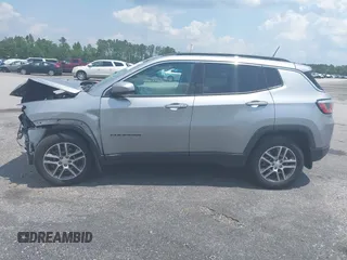 2020 Jeep Compass Altitude z VIN 3C4NJCBB1LT234979, wystawiony jako IAAI lot #41872466 z przebiegiem 37 827 mil mil oraz . Historia ofert i sprzedaży dostępna na DreamBid. Obrazek 14.