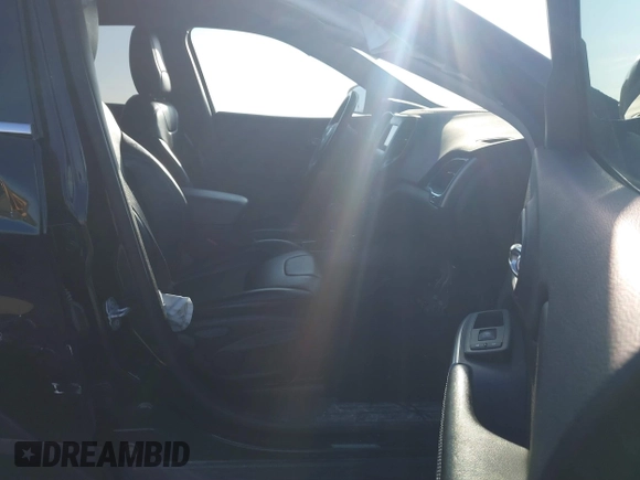 2019 Jeep Cherokee Latitude Plus with VIN 1C4PJMLX4KD305945, listed as a IAAI auction lot 41897473 with 53,271 mi miles. Bid and sale history available at carsss.com. Image 5.