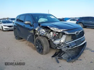 2023 Toyota Highlander L z VIN 5TDKDRAHXPS515262, wystawiony jako IAAI lot #41252228 z przebiegiem 25 897 mil mil oraz . Historia ofert i sprzedaży dostępna na DreamBid. Obrazek 1.