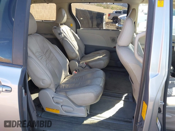2011 Toyota Sienna XLE AAS with VIN 5TDYK3DC2BS153417, listed as a IAAI auction lot 41685324 with 158,195 mi miles. Bid and sale history available at carsss.com. Image 8.