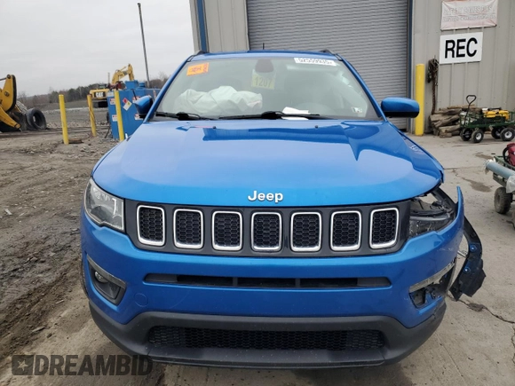2018 Jeep Compass Latitude with VIN 3C4NJDBB9JT342849, listed as a Copart auction lot 52559935 with 81,241 mi miles and Salvage Title. Bid and sale history available at DreamBid. Image 5.