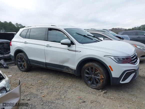2022 Volkswagen Tiguan SE with VIN 3VV2B7AX5NM055508, listed as a IAAI auction lot 41179328 with 50,693 mi miles. Bid and sale history available at carsss.com. Image 12.
