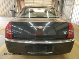 2005 Chrysler 300 C z VIN 2C3JA63H95H577428, wystawiony jako Copart lot #50975795 z przebiegiem 130 630 mil mil oraz Szkoda całkowita • Salvage title. Historia ofert i sprzedaży dostępna na DreamBid. Obrazek 6.
