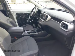 2016 Kia Sorento LX with VIN 5XYPG4A38GG173926, listed as a IAAI auction lot 41921254 with 1 mi miles. Bid and sale history available at carsss.com. Image 5.
