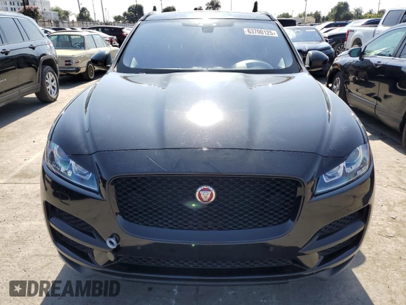 2018 Jaguar F-Pace 25t Premium with VIN SADCJ2FX0JA255130, listed as a Copart auction lot 63700125 with 68,931 mi miles and Clean title. Bid and sale history available at DreamBid. Image 5.