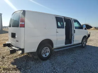 2022 GMC Savana Cargo Van with VIN 1GTW7AFP8N1231004, listed as a Copart auction lot 81510434 with 15,698 mi miles and Clean Title. Bid and sale history available at carsss.com. Image 3.