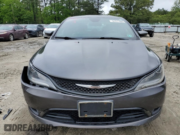 2015 Chrysler 200 S z VIN 1C3CCCBB5FN722116, wystawiony jako Copart lot #57477485 z przebiegiem 139 785 mil mil oraz Szkoda całkowita • Salvage title. Historia ofert i sprzedaży dostępna na DreamBid. Obrazek 5.