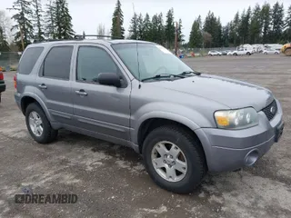 2007 Ford Escape Limited with VIN 1FMCU94147KA30136, listed as a IAAI auction lot 41896592 with 196,340 mi miles. Bid and sale history available at carsss.com. Image 1.