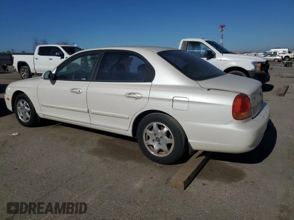 2000 Hyundai Sonata GLS with VIN KMHWF35V5YA300102, listed as a Copart auction lot 88304485 with 176,176 mi miles and Clean Title. Bid and sale history available at carsss.com. Image 2.