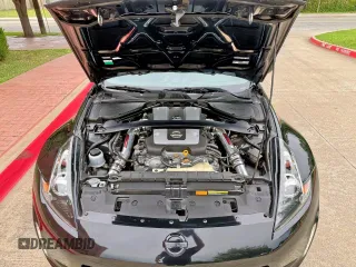 2019 Nissan 370Z z VIN JN1AZ4EH0KM422347, wystawiony jako Copart lot #60700235 z przebiegiem 46 412 mil mil oraz Czysty tytuł • Clean title. Historia ofert i sprzedaży dostępna na DreamBid. Obrazek 7.