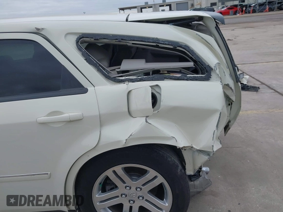 2005 Dodge Magnum RT with VIN 2D8GV58245H510374, listed as a IAAI auction lot 41321857 with 1 mi miles. Bid and sale history available at carsss.com. Image 17.