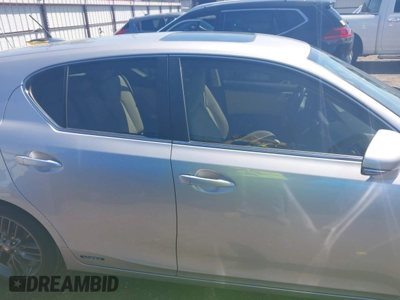 2012 Lexus CT 200h z VIN JTHKD5BH4C2095618, wystawiony jako IAAI lot #42167936 z przebiegiem 80 019 mil mil oraz . Historia ofert i sprzedaży dostępna na DreamBid. Obrazek 13.