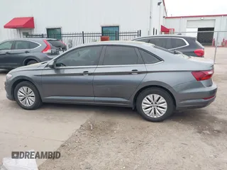 2020 Volkswagen Jetta S z VIN 3VWCB7BU7LM030563, wystawiony jako IAAI lot #42136203 z przebiegiem 52 649 mil mil oraz . Historia ofert i sprzedaży dostępna na DreamBid. Obrazek 14.