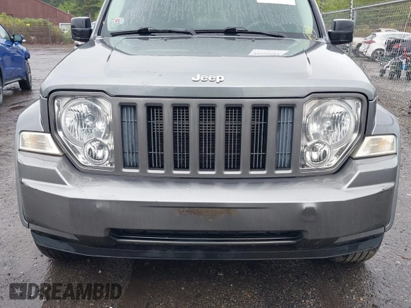 2012 Jeep Liberty Sport Latitude z VIN 1C4PJMAK1CW170372, wystawiony jako IAAI lot #42332614 z przebiegiem 109 860 mil mil oraz . Historia ofert i sprzedaży dostępna na DreamBid. Obrazek 6.