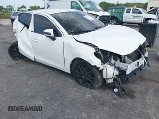 2019 Toyota Yaris L z VIN 3MYDLBYV0KY517300, wystawiony jako IAAI lot #41446298 z przebiegiem 144 666 mil mil oraz . Historia ofert i sprzedaży dostępna na DreamBid. Obrazek 6.