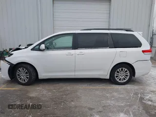 2014 Toyota Sienna XLE z VIN 5TDYK3DC6ES492167, wystawiony jako IAAI lot #41257193 z przebiegiem 216 046 mil mil oraz . Historia ofert i sprzedaży dostępna na DreamBid. Obrazek 14.