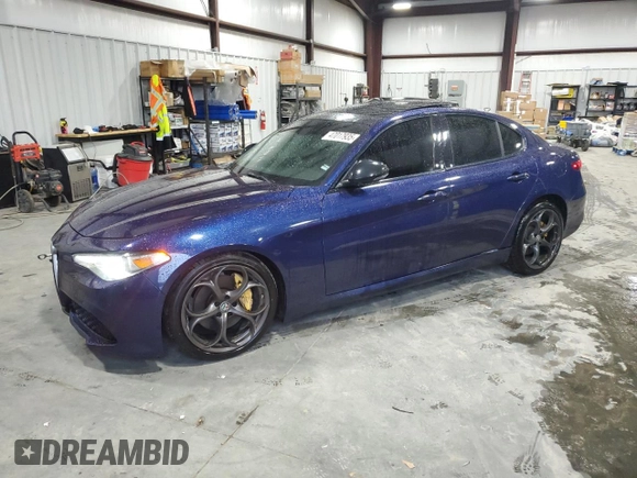 2017 Alfa Romeo Giulia Ti z VIN ZARFAECN6H7543339, wystawiony jako Copart lot #47017935 z przebiegiem 97 435 mil mil oraz Szkody całkowita. Historia ofert i sprzedaży dostępna na DreamBid. Obrazek 1.