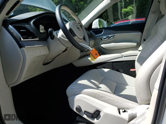 2025 Volvo XC90 Plus with VIN YV4062PEXS1335353, listed as a Copart auction lot 62698635 with 3,168 mi miles and Salvage title. Bid and sale history available at DreamBid. Image 7.