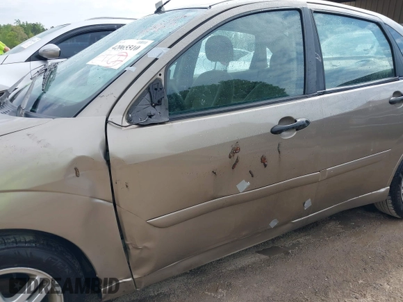 2003 Ford Focus SE with VIN 1FAFP34PX3W123696, listed as a IAAI auction lot 42065510 with 159,842 mi miles and . Bid and sale history available at carsss.com. Image 6.