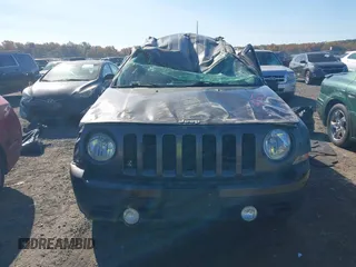 2016 Jeep Patriot High Altitude z VIN 1C4NJRFB9GD697039, wystawiony jako IAAI lot #40675896 z przebiegiem 69 545 mil mil oraz . Historia ofert i sprzedaży dostępna na DreamBid. Obrazek 13.