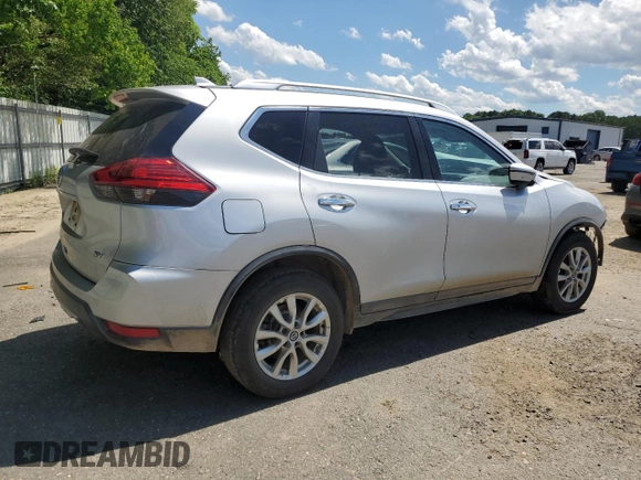 2017 Nissan Rogue SV z VIN KNMAT2MT1HP524868, wystawiony jako Copart lot #55828665 z przebiegiem 189 223 mil mil oraz Szkoda całkowita • Salvage title. Historia ofert i sprzedaży dostępna na DreamBid. Obrazek 3.