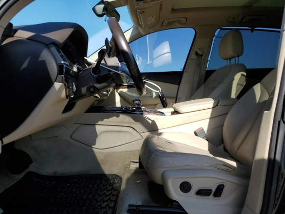 2017 Audi Q7 Premium Plus with VIN WA1LAAF75HD026015, listed as a Copart auction lot 58041095 with 127,076 mi miles and Salvage title. Bid and sale history available at DreamBid. Image 7.