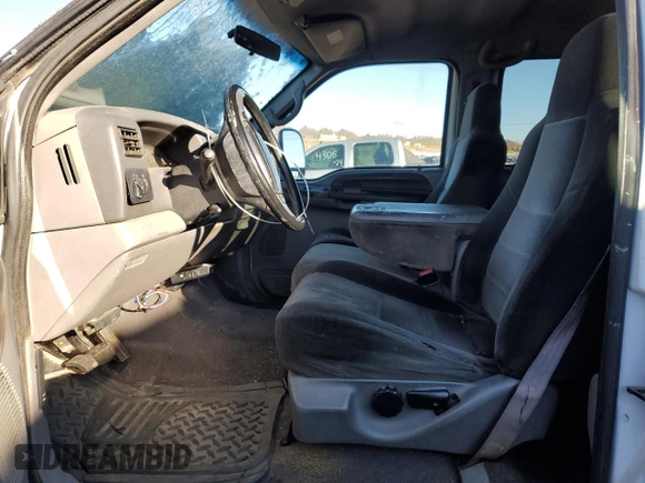 2000 Ford F-350 XL with VIN 1FTSW31F8YEA82117, listed as a Copart auction lot 82800154 with 236,161 mi miles and Salvage Title. Bid and sale history available at DreamBid. Image 7.