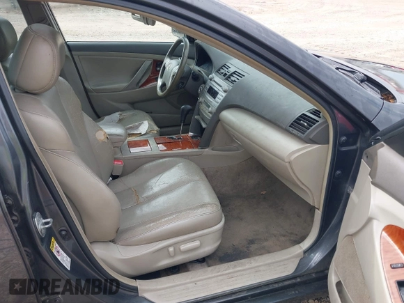 2011 Toyota Camry LE z VIN 4T1BF3EK0BU189369, wystawiony jako IAAI lot #42210101 z przebiegiem 207 679 mil mil oraz . Historia ofert i sprzedaży dostępna na DreamBid. Obrazek 5.