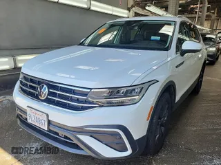 2024 Volkswagen Tiguan SE z VIN 3VV3B7AX3RM105123, wystawiony jako IAAI lot #42796460 z przebiegiem 36 543 mil mil oraz . Historia ofert i sprzedaży dostępna na DreamBid. Obrazek 47.