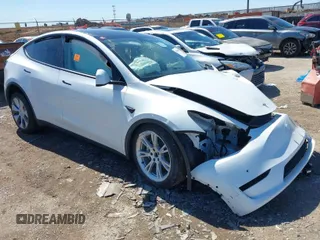 2021 Tesla Model Y Long Range with VIN 5YJYGDEE0MF106255, listed as a IAAI auction lot 41736610 with Not Provided miles. Bid and sale history available at carsss.com. Image 1.