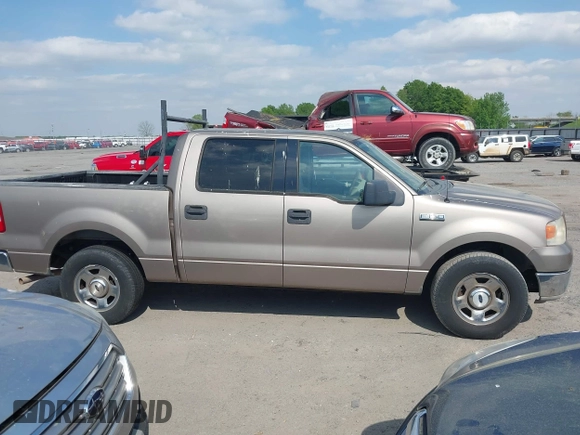 2004 Ford F-150 XLT with VIN 1FTRW12W74KD52290, listed as a IAAI auction lot 42066324 with 252,866 mi miles. Bid and sale history available at carsss.com. Image 13.