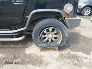 2007 Hummer H2 SUV z VIN 5GRGN23UX7H112972, wystawiony jako IAAI lot #41980625 z przebiegiem 214 857 mil mil oraz . Historia ofert i sprzedaży dostępna na DreamBid. Obrazek 6.