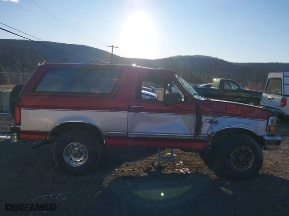 1996 Ford Bronco XL with VIN 1FMEU15N8TLA78223, listed as a IAAI auction lot 41282315 with 212,299 mi miles. Bid and sale history available at carsss.com. Image 13.