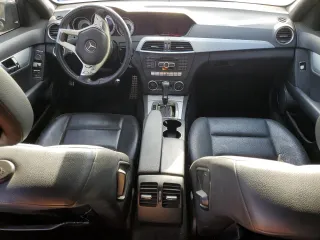 2013 Mercedes-Benz C 250 Sport z VIN WDDGF4HB9DA743160, wystawiony jako Copart lot #83699384 z przebiegiem Nie podano mil oraz Szkoda całkowita • Salvage title. Historia ofert i sprzedaży dostępna na DreamBid. Obrazek 8.