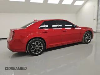 2015 Chrysler 300 S z VIN 2C3CCAGG7FH882998, wystawiony jako Copart lot #54315585 z przebiegiem 110 994 mil mil oraz Tytuł czysty. Historia ofert i sprzedaży dostępna na DreamBid. Obrazek 3.