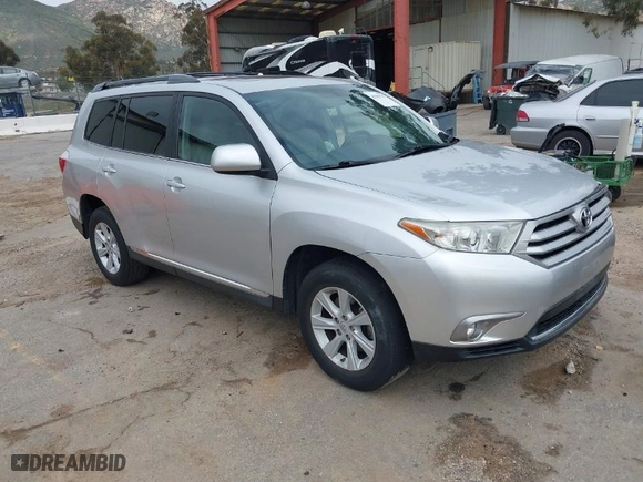 2013 Toyota Highlander with VIN 5TDZK3EHXDS103043, listed as a IAAI auction lot 41889515 with 83,976 mi miles. Bid and sale history available at carsss.com. Image 1.