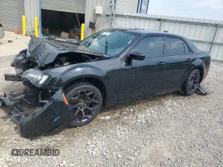 2019 Chrysler 300 S z VIN 2C3CCABG0KH565971, wystawiony jako Copart lot #56640265 z przebiegiem Nie podano mil oraz Czysty tytuł • Clean title. Historia ofert i sprzedaży dostępna na DreamBid. Obrazek 1.