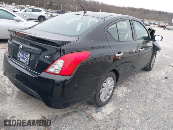 2019 Nissan Versa SV z VIN 3N1CN7APXKL817066, wystawiony jako IAAI lot #41387531 z przebiegiem 57 197 mil mil oraz . Historia ofert i sprzedaży dostępna na DreamBid. Obrazek 4.