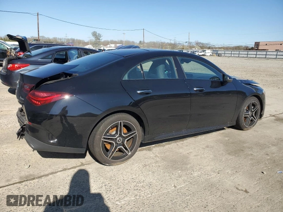 2024 Mercedes-Benz CLA 250 z VIN W1K5J4HB3RN457164, wystawiony jako Copart lot #52184165 z przebiegiem 23 405 mil mil oraz Szkoda całkowita • Salvage title. Historia ofert i sprzedaży dostępna na DreamBid. Obrazek 3.