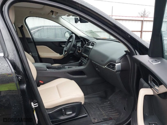 2019 Jaguar F-PACE 25t Premium with VIN SADCJ2FX5KA616255, listed as a IAAI auction lot 41414227 with 65,068 mi miles. Bid and sale history available at carsss.com. Image 5.