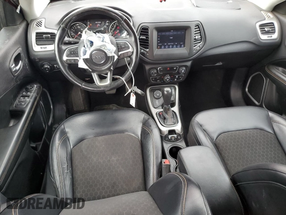 2017 Jeep Compass Latitude z VIN 3C4NJDBB5HT681683, wystawiony jako Copart lot #62938685 z przebiegiem 163 017 mil mil oraz Szkoda całkowita • Salvage title. Historia ofert i sprzedaży dostępna na DreamBid. Obrazek 8.