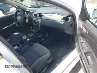 2013 Chevrolet Impala Police z VIN 2G1WD5E35D1166015, wystawiony jako IAAI lot #42171708 z przebiegiem 169 790 mil mil oraz . Historia ofert i sprzedaży dostępna na DreamBid. Obrazek 5.