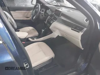 2019 BMW X1 xDrive28i z VIN WBXHT3C56K3H34720, wystawiony jako IAAI lot #42113497 z przebiegiem 64 906 mil mil oraz . Historia ofert i sprzedaży dostępna na DreamBid. Obrazek 5.