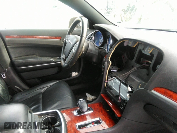 2014 Chrysler 300 z VIN 2C3CCAAGXEH171383, wystawiony jako IAAI lot #42006022 z przebiegiem 144 981 mil mil oraz . Historia ofert i sprzedaży dostępna na DreamBid. Obrazek 5.