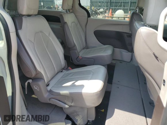 2017 Chrysler Pacifica Touring L with VIN 2C4RC1BG8HR526778, listed as a Copart auction lot 55334255 with 241,302 mi miles and Salvage Title. Bid and sale history available at DreamBid. Image 11.