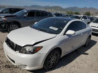 2010 Scion tC z VIN JTKDE3B7XA0320242, wystawiony jako Copart lot #58505265 z przebiegiem 132 777 mil mil oraz Szkoda całkowita • Salvage title. Historia ofert i sprzedaży dostępna na DreamBid. Obrazek 1.