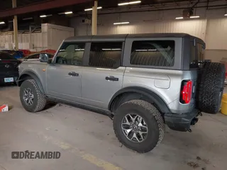 2024 Ford Bronco Badlands z VIN 1FMEE9BP6RLA08116, wystawiony jako IAAI lot #41837206 z przebiegiem 7807 mil mil oraz . Historia ofert i sprzedaży dostępna na DreamBid. Obrazek 3.