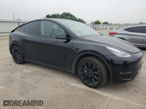 2022 Tesla Model Y Long Range with VIN 7SAYGAEE1NF381491, listed as a Copart auction lot 52694185 with 33,412 mi miles and Salvage Title. Bid and sale history available at DreamBid. Image 4.