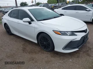 2023 Toyota Camry LE z VIN 4T1R11AK2PU737127, wystawiony jako IAAI lot #42200097 z przebiegiem 41 244 mil mil oraz . Historia ofert i sprzedaży dostępna na DreamBid. Obrazek 1.